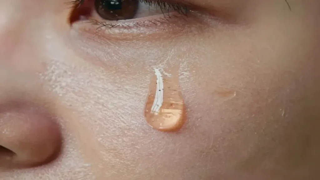 Rüyada dayak yerken ağlamak, duygusal arınma ve kurtuluşun sembolüdür.