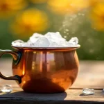 Rüyada ayran içmek genellikle huzur, ferahlık ve bereketi sembolize eder. Bu geleneksel bakır bardak, rüyadaki derin ve kadim anlamları hatırlatır.