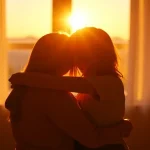 Rüyada bacıyı huzurlu ve mutlu görmek, ailevi bağların gücüne ve yaklaşan destek fırsatlarına işaret eder.