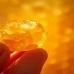 Rüyada Balmumu Görmek: Görülen saf ve altın rengi balmumu, çalışkanlığın, potansiyel bereketin ve dönüşümün sembolü olarak yorumlanır.